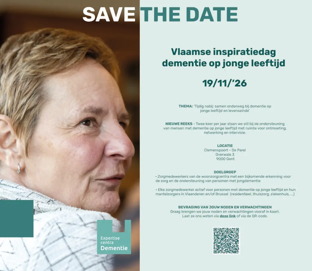 Een vrouw met kort haar kijkt opzij. In de tekst wordt een Vlaams evenement over vroeg optredende dementie aangekondigd, met vermelding van de datum, de locatie, de thema’s en een QR-code voor feedback, in een groen-beige kleurenschema.